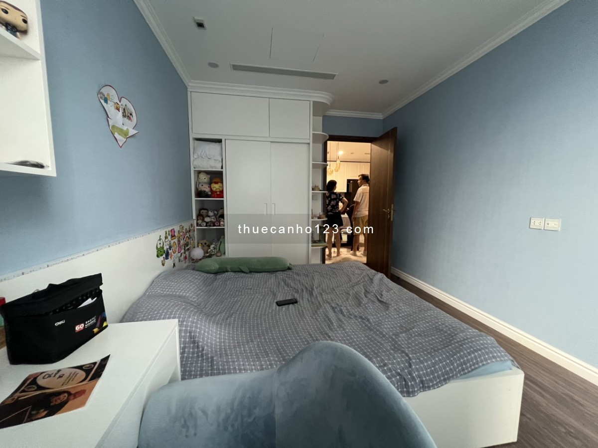 Cho thuê Căn 3 ngủ - Full đồ rời - Sunshine City - Tầng cao trung - View Sân Golf