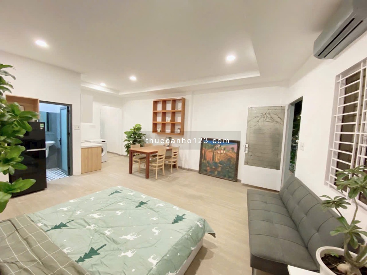 STUDIO 1Pn ban công ngay trung tâm, Full nội thất, sàn gỗ, máy giặt riêng, thuận tiện đi lại Q1,3,PN