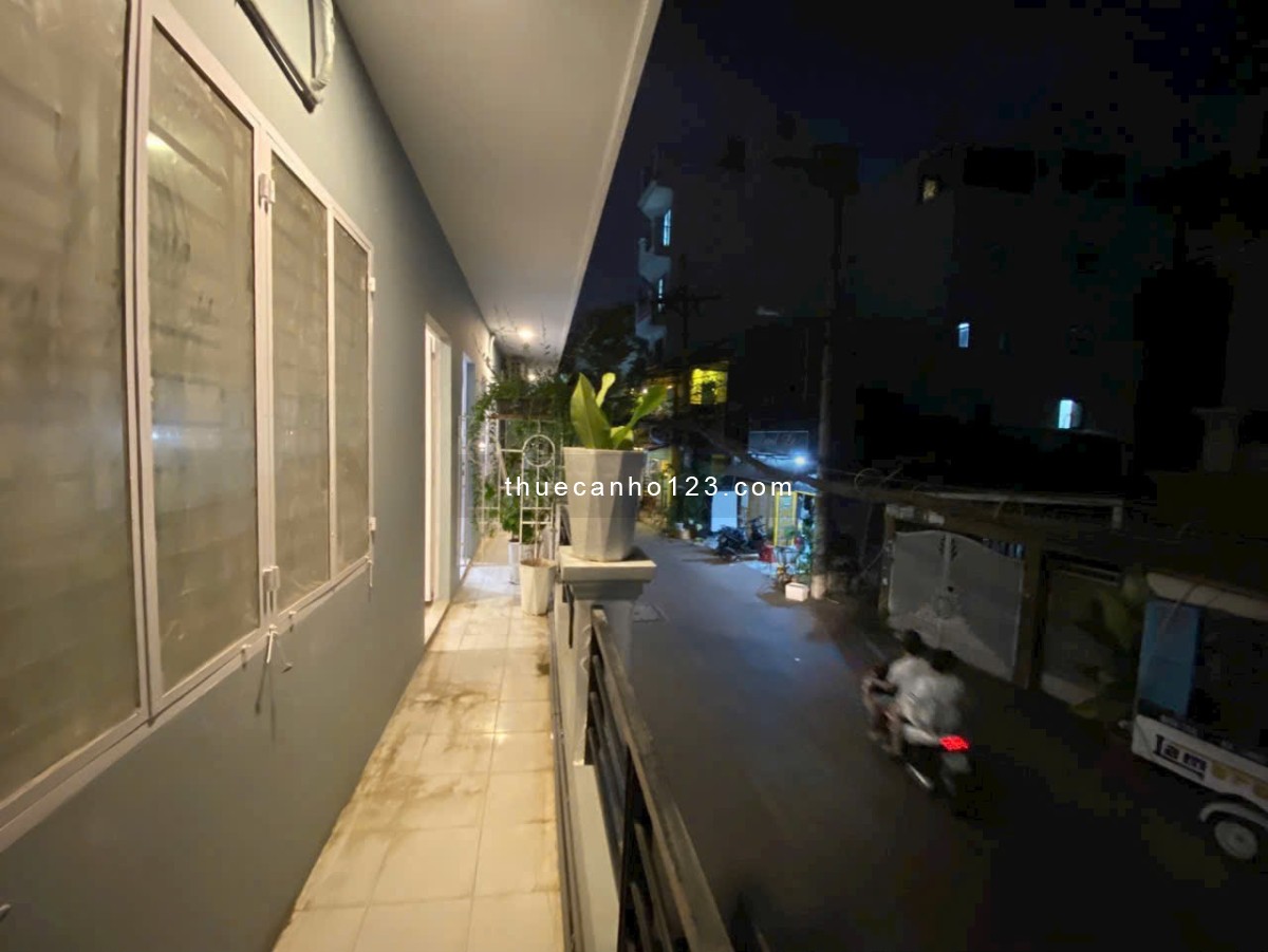 STUDIO 1Pn ban công ngay trung tâm, Full nội thất, sàn gỗ, máy giặt riêng, thuận tiện đi lại Q1,3,PN