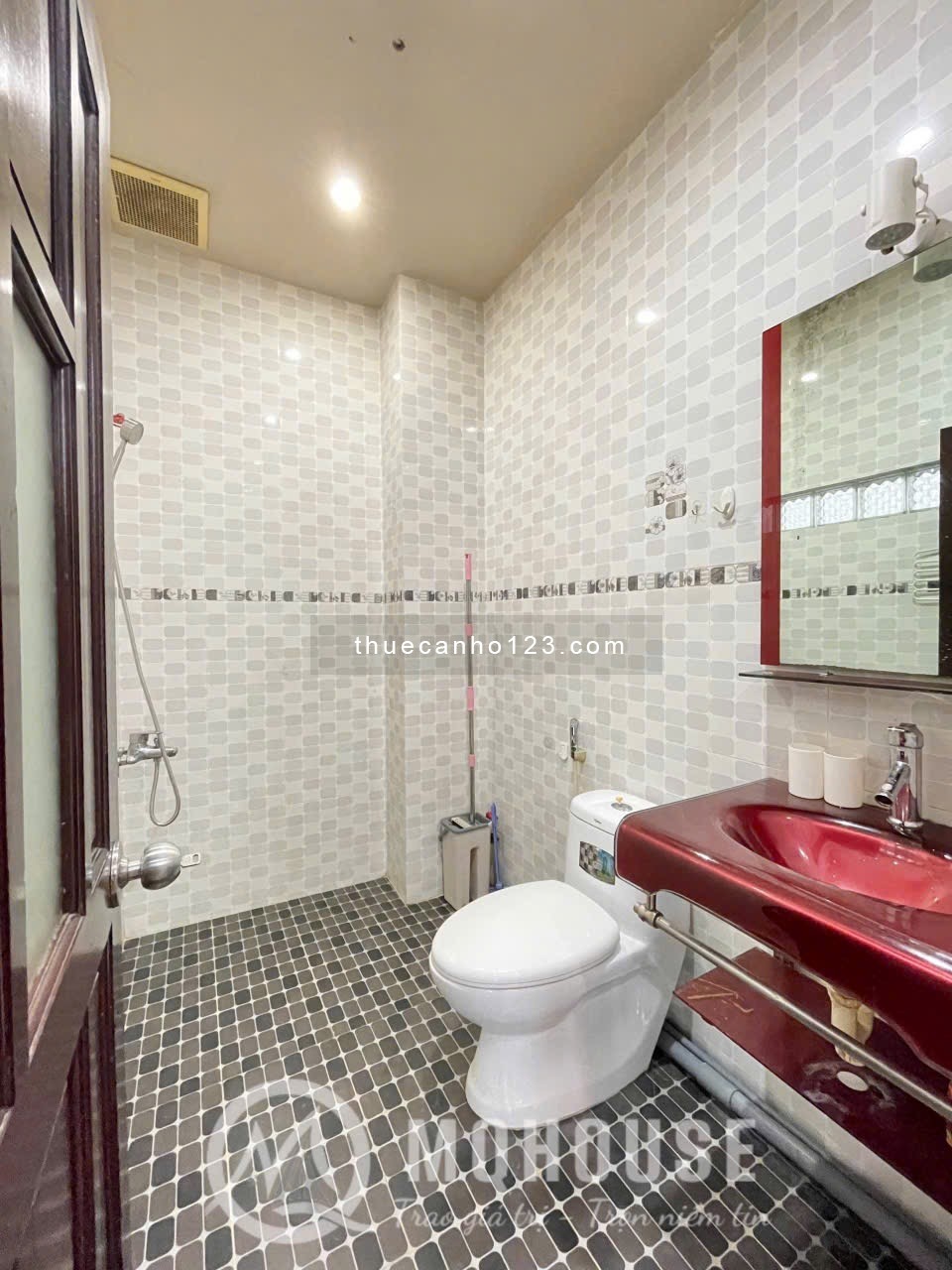 Cho thuê căn hộ dịch vụ full nội thất nằm ngay Cộng Hoà, khu an ninh