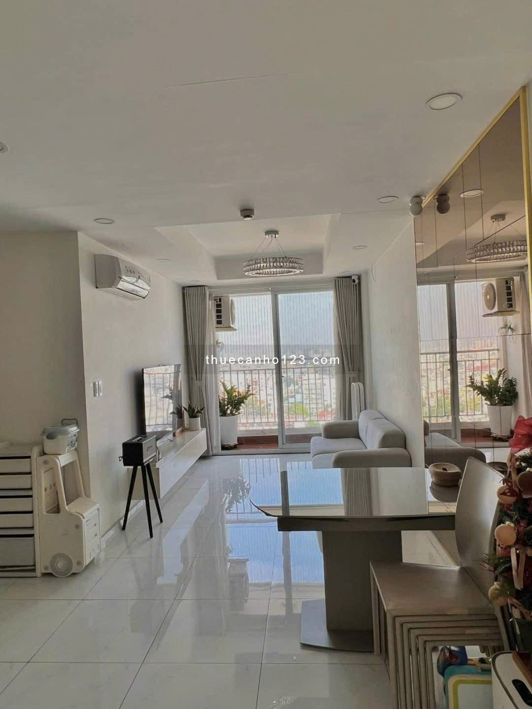 Chung cư Hoa Sen, Lạc Long Quân, Q11: 70m2, 2p ngủ,11tr/th, Bancong.