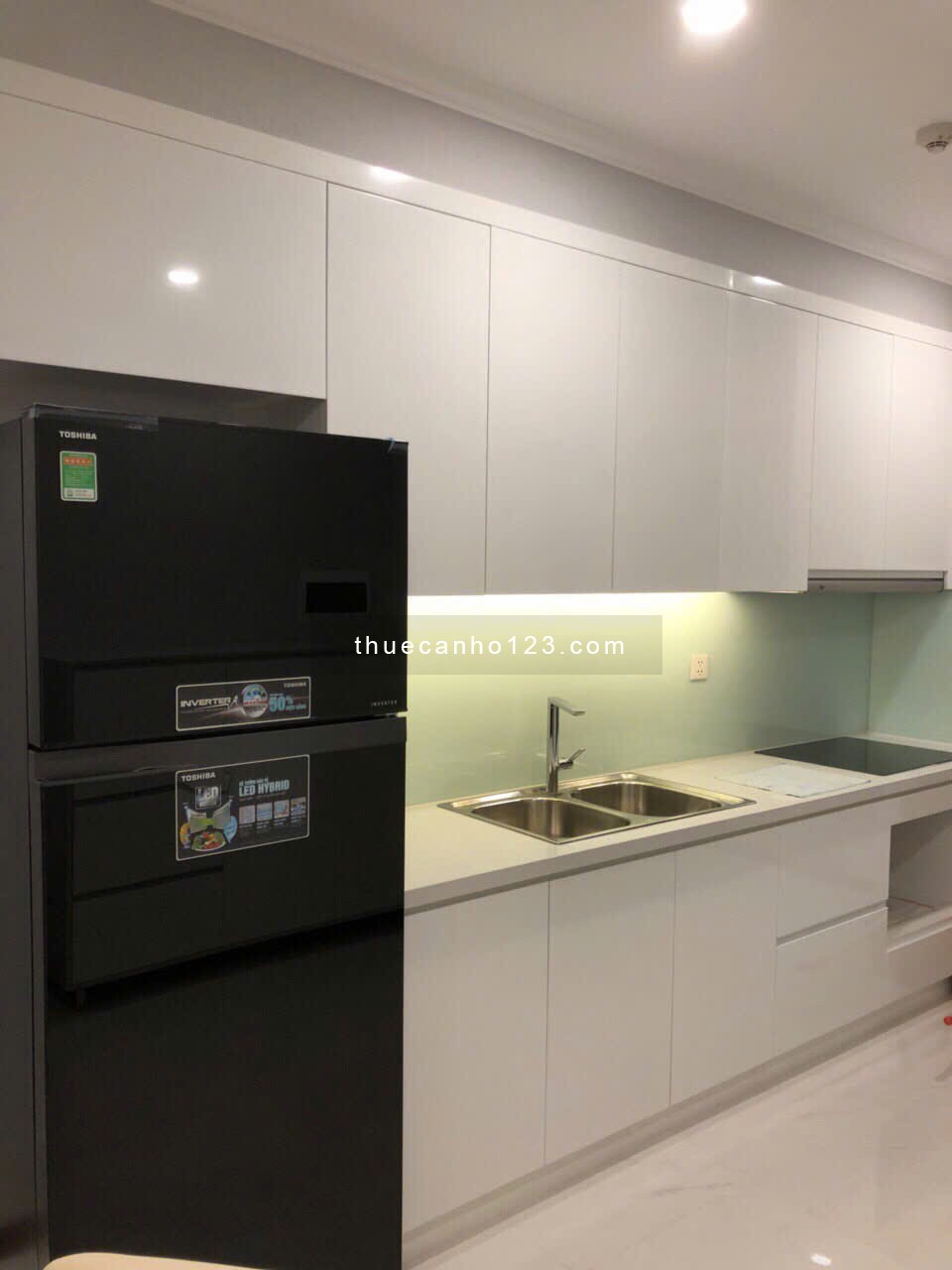 Cho thuê căn hộ Sài Gòn Town, DT 65m2, 2PN, có NT, giá 8tr/tháng.