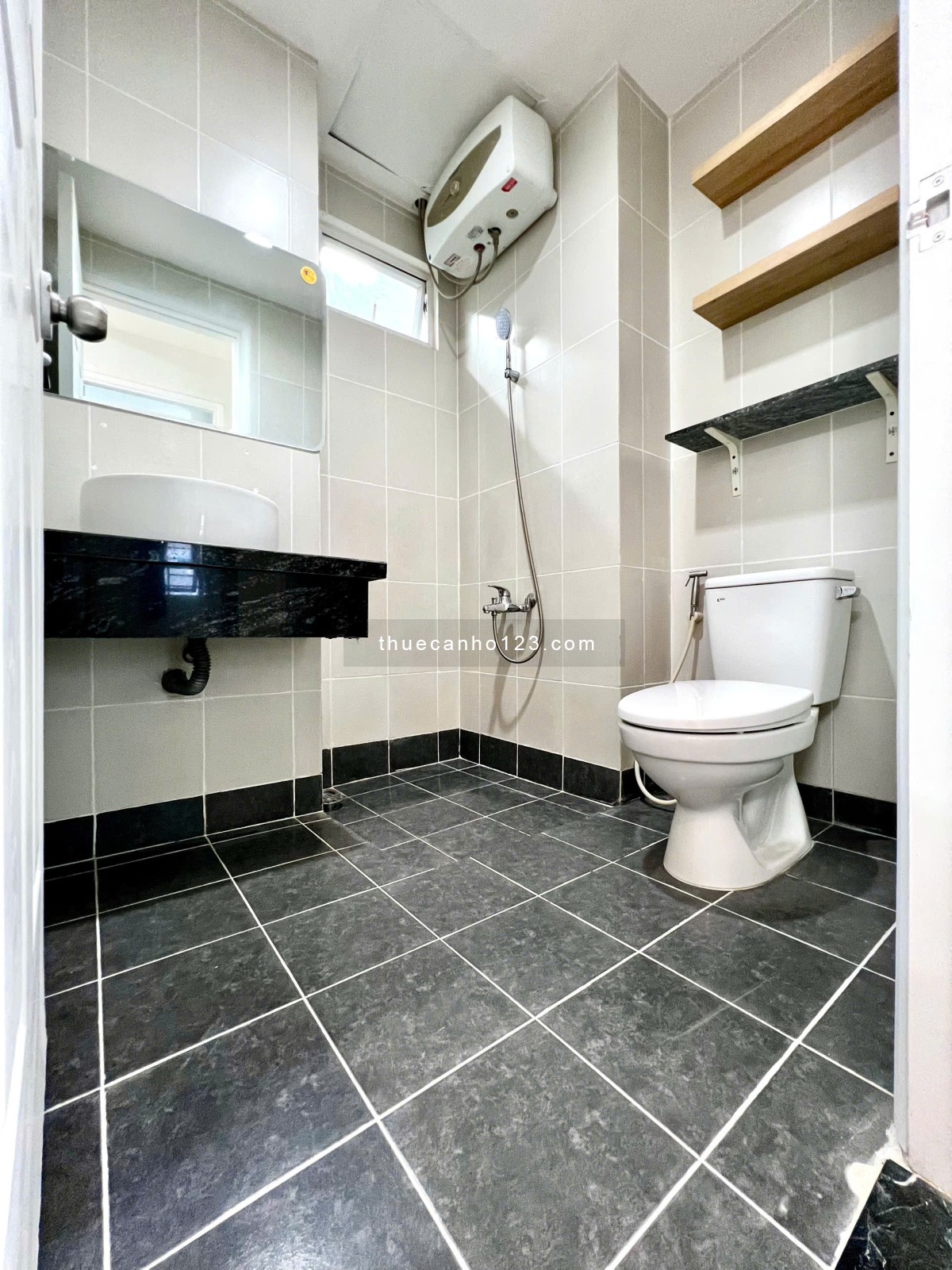 Cho thuê căn hộ Babylon, DT 75m2, 2PN, có NT, giá 12tr/tháng.