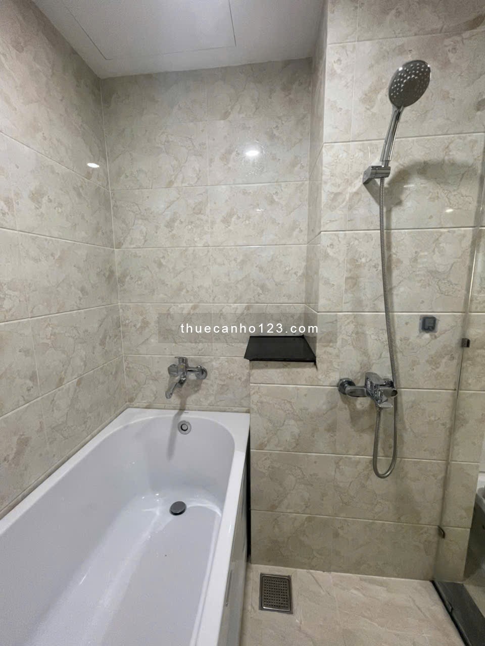 Căn Hộ New 100%, Dạng 1pn ban công, full nội thất, máy giặt riêng, bếp hút mùi, Q1 qua 5p