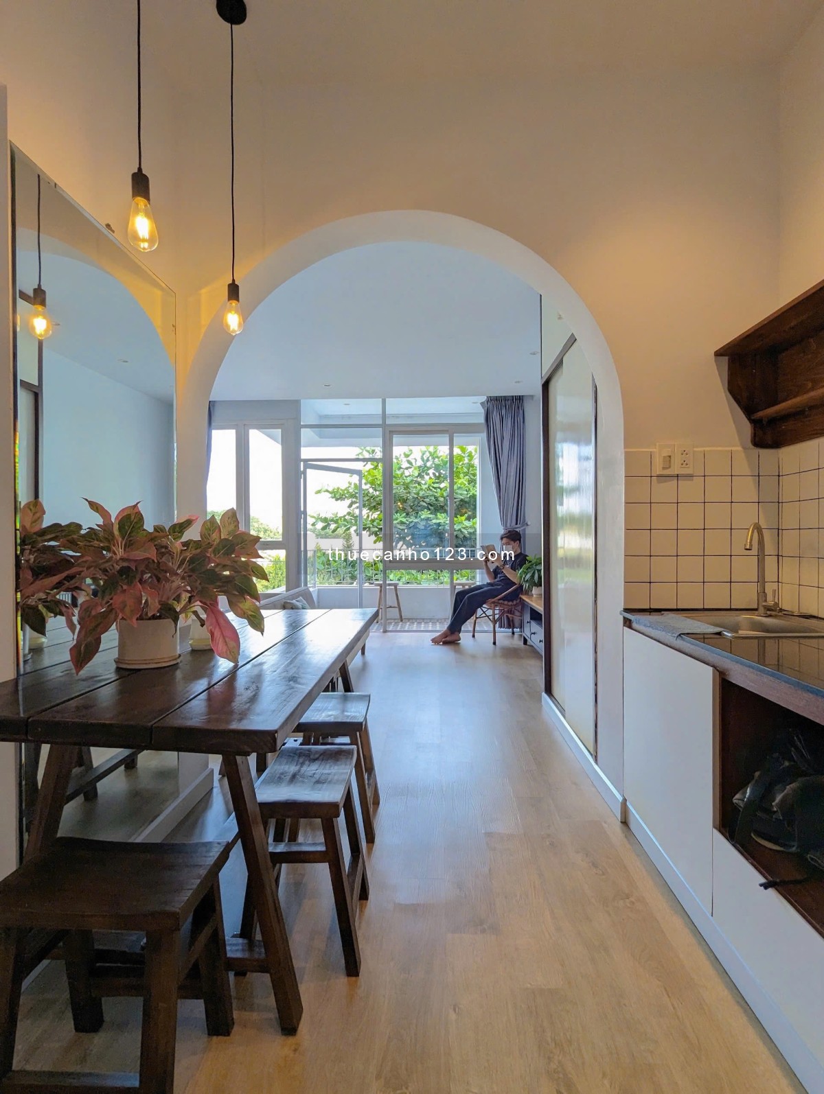 Căn hộ 2 phòng ngủ 60m2 full nội thất có ban công view cực chill ngay giữa trung tâm Tân Bình