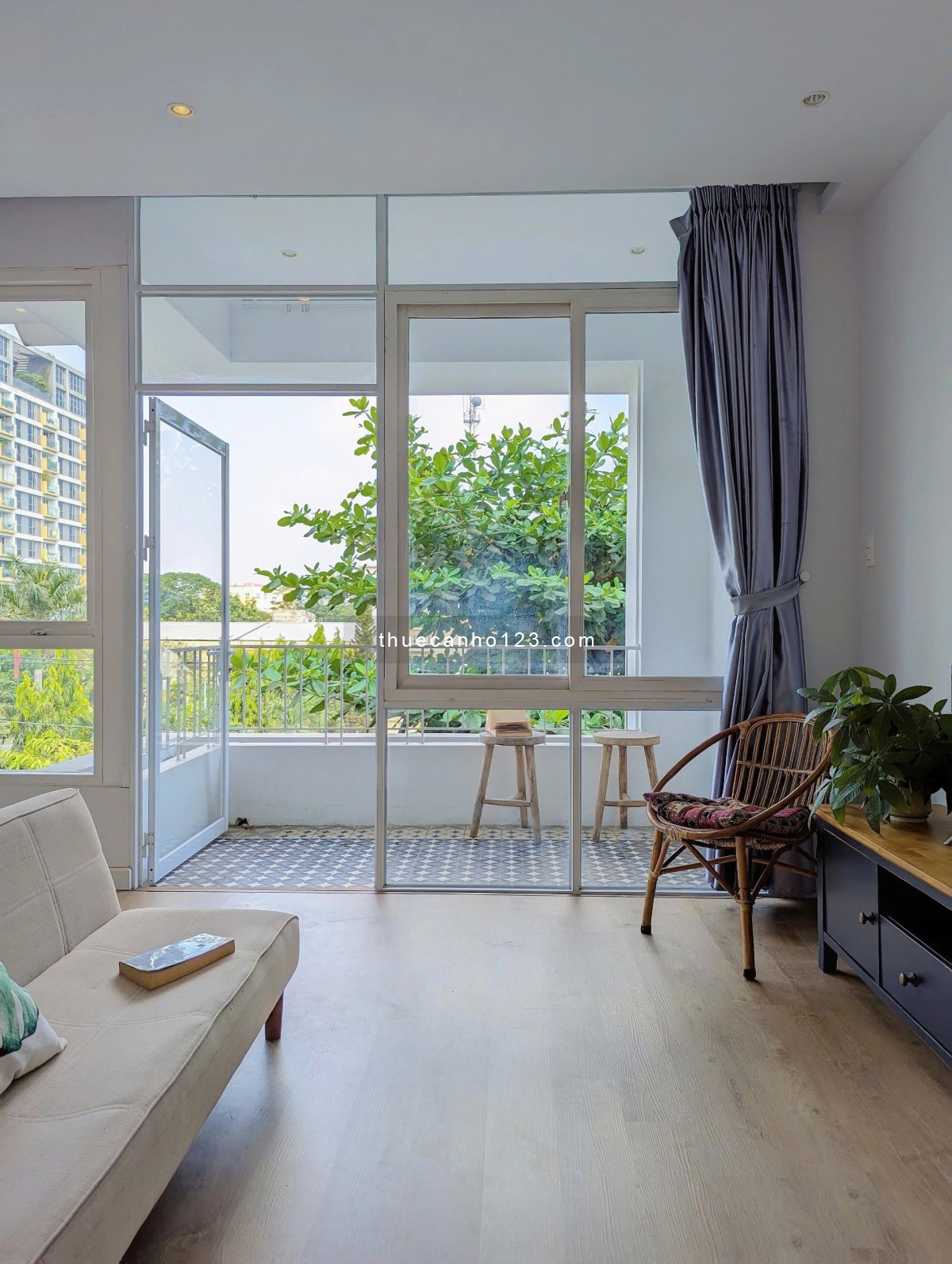 Căn hộ 2 phòng ngủ 60m2 full nội thất có ban công view cực chill ngay giữa trung tâm Tân Bình