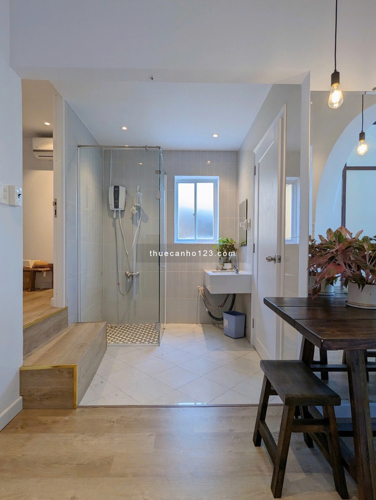 Căn hộ 2 phòng ngủ 60m2 full nội thất có ban công view cực chill ngay giữa trung tâm Tân Bình