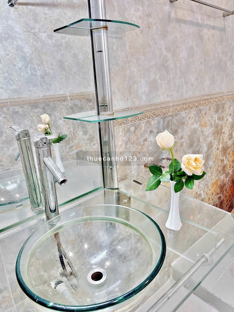  Căn hộ dịch vụ cửa sổ thoáng lớn - full nội thất - trống sẵn gần ngay trung tâm quận 1