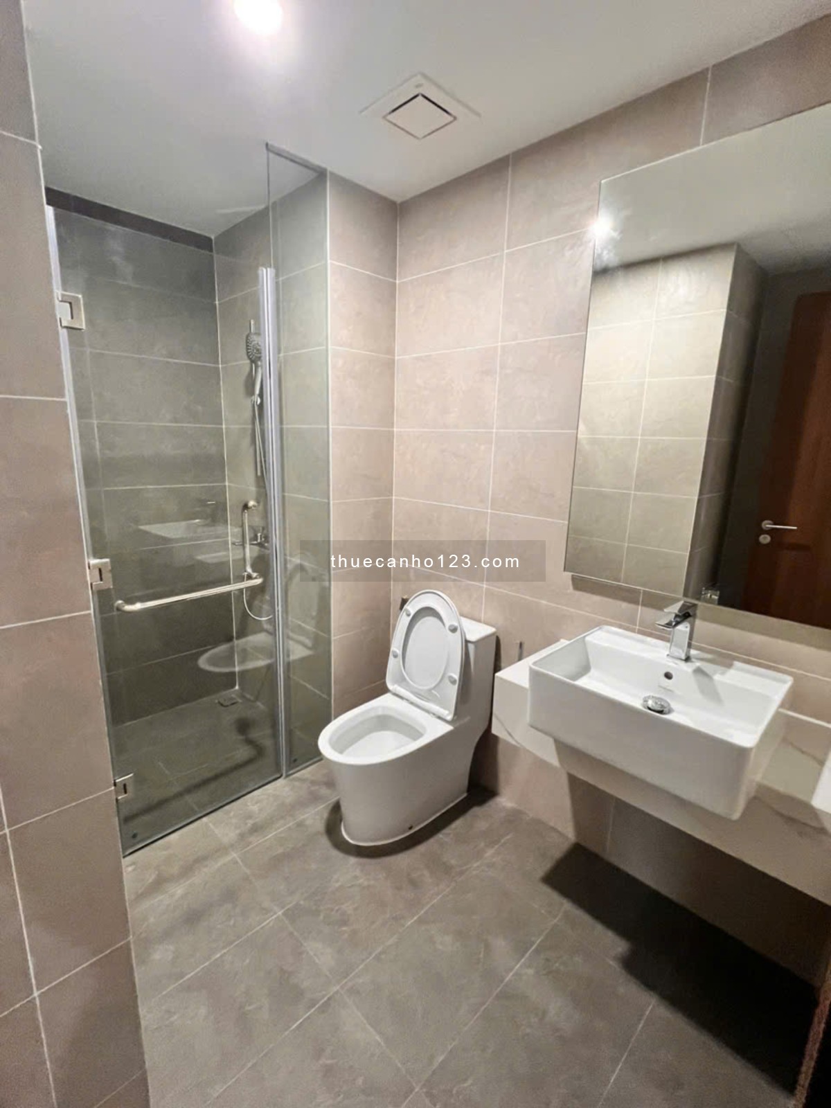 Gấp Cho thuê Him Lam Chợ Lớn 102m2, 2PN, 2WC, full nội thất, view đẹp, LH 0903 675 770.