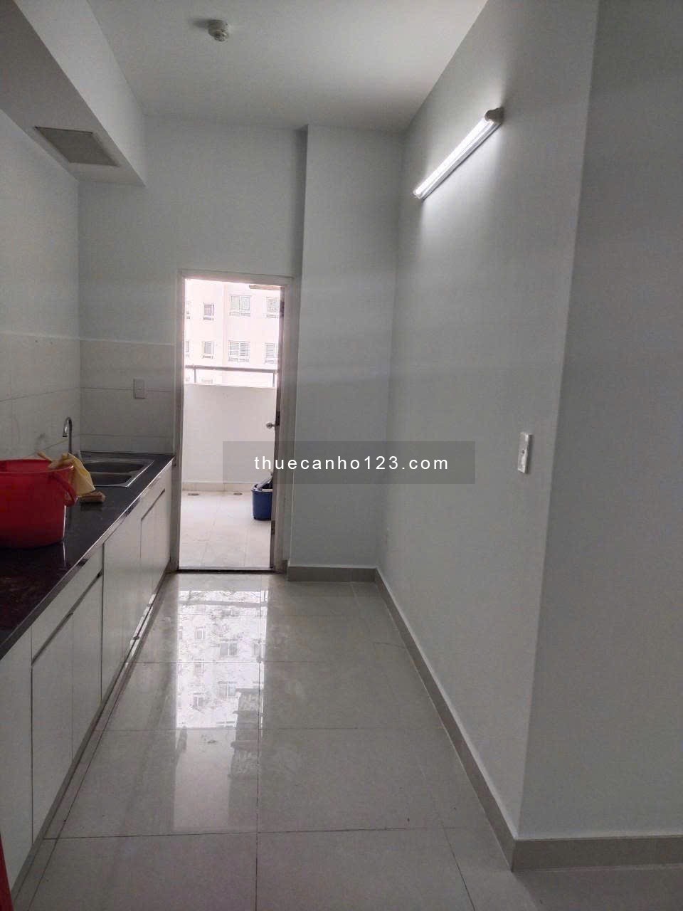 Thuê ngay căn 70m2 2pn 2wc có 2 máy lạnh rèm chỉ 9 triệu/ tháng ngay cầu nguyễn tri phương Quận 5