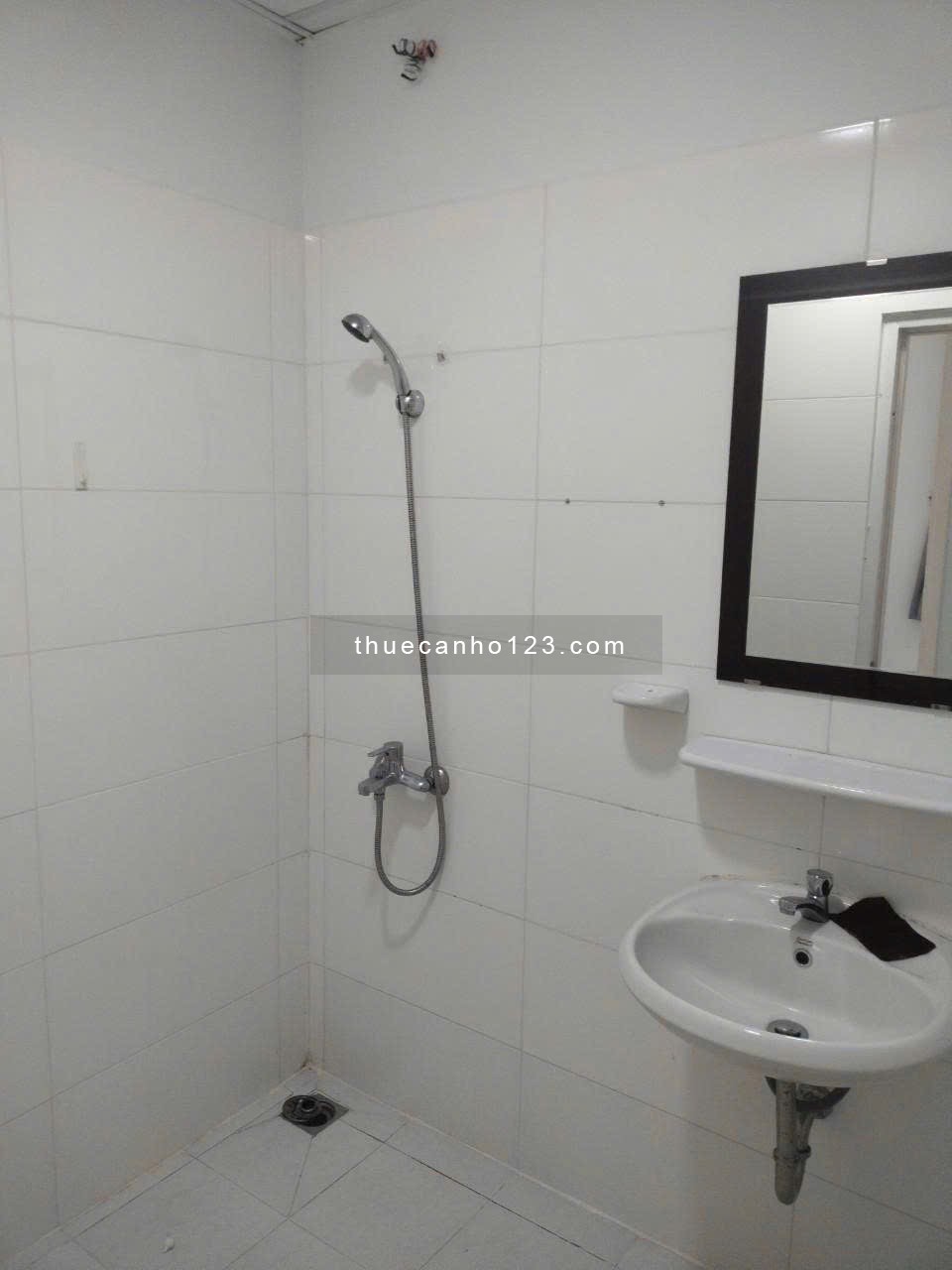 Thuê ngay căn 70m2 2pn 2wc có 2 máy lạnh rèm chỉ 9 triệu/ tháng ngay cầu nguyễn tri phương Quận 5