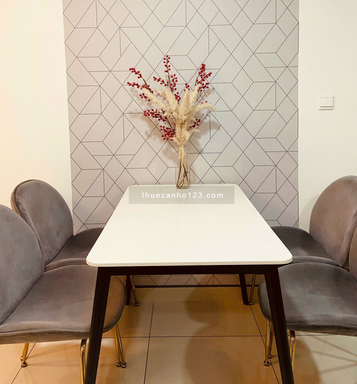 Cho thuê nhanh CHCC Emerald khu Celadon, TP 63m2 - 2pn giá 12tr nhà gần full nội thất. Lh 0906941959