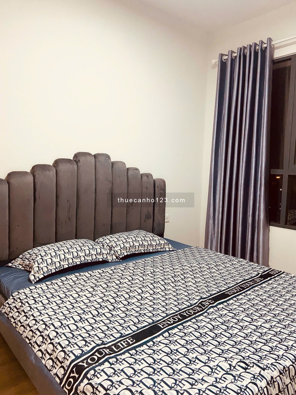 Cho thuê nhanh CHCC Emerald khu Celadon, TP 63m2 - 2pn giá 12tr nhà gần full nội thất. Lh 0906941959