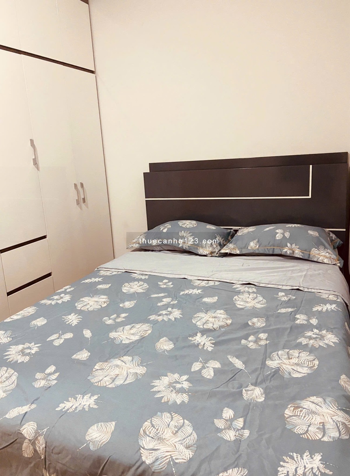 Cho thuê nhanh CHCC Emerald khu Celadon, TP 63m2 - 2pn giá 12tr nhà gần full nội thất. Lh 0906941959