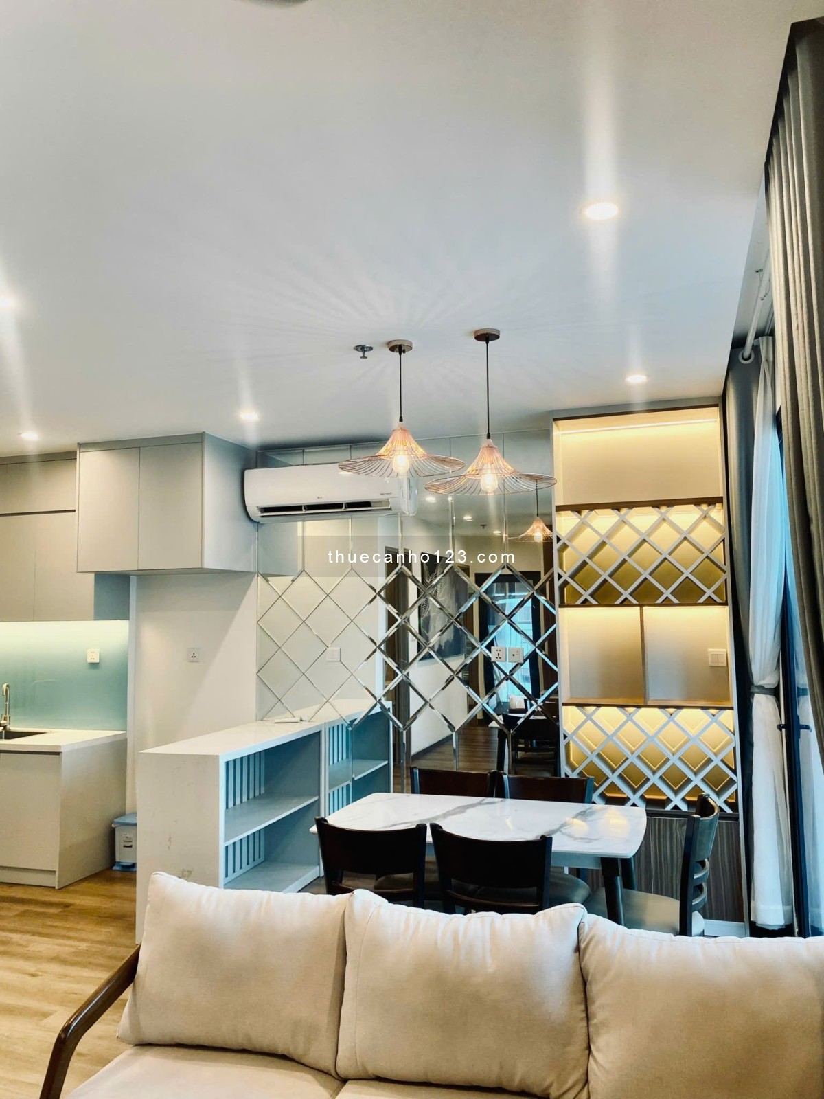 Cho thuê căn hộ góc 2PN+ 69m2 Vinhomes Grand Park Quận 9. Full nội thất, Nhà đẹp, Ở ngay.