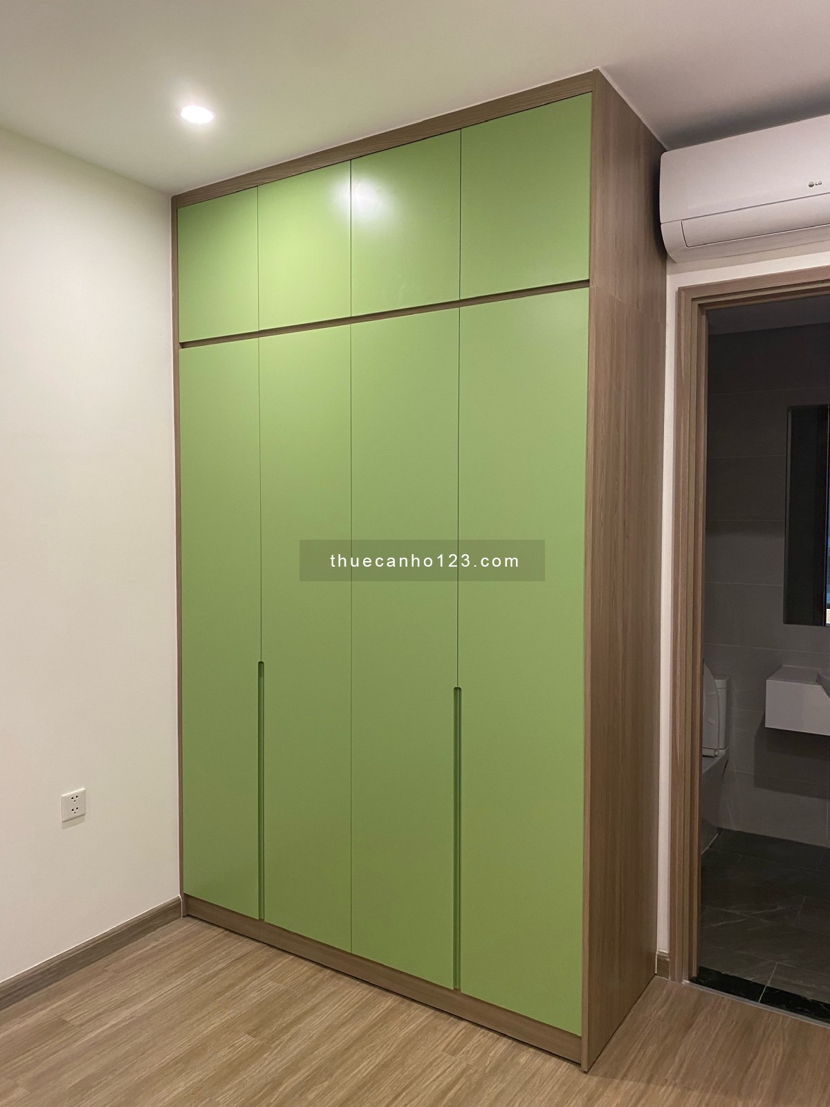 Cho thuê căn hộ 2PN 67m2 Vinhomes Grand Park Quận 9, Bếp rèm, Tủ quần áo, MNN, mới đẹp, ở ngay.