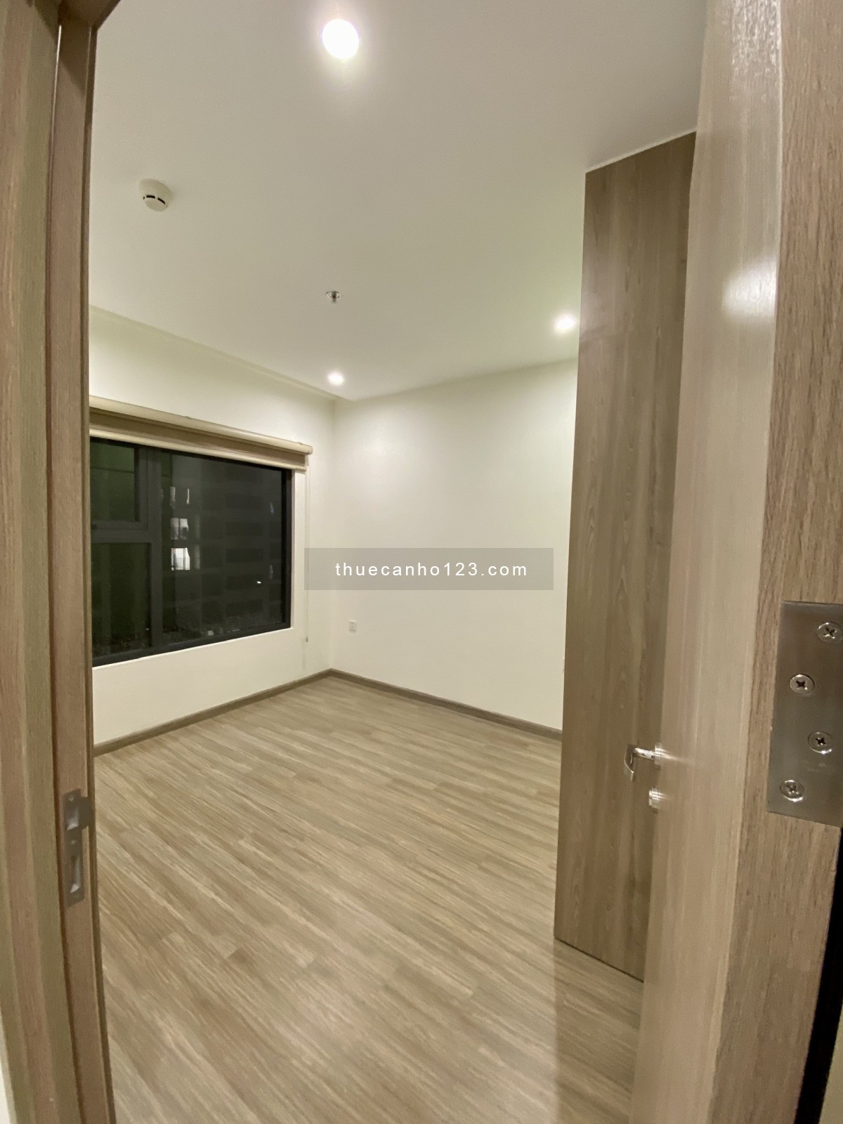 Cho thuê căn hộ 2PN 67m2 Vinhomes Grand Park Quận 9, Bếp rèm, Tủ quần áo, MNN, mới đẹp, ở ngay.