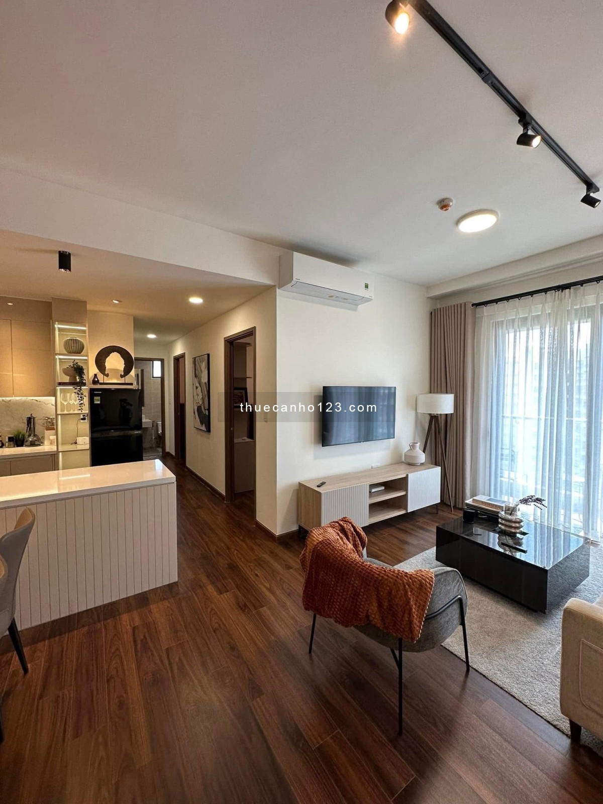 Thuê ngay căn 56m2 2pn 1wc full nt cao cấp chỉ 10tr - mặt tiền võ văn kiệt gần Q5, Q6, Q8