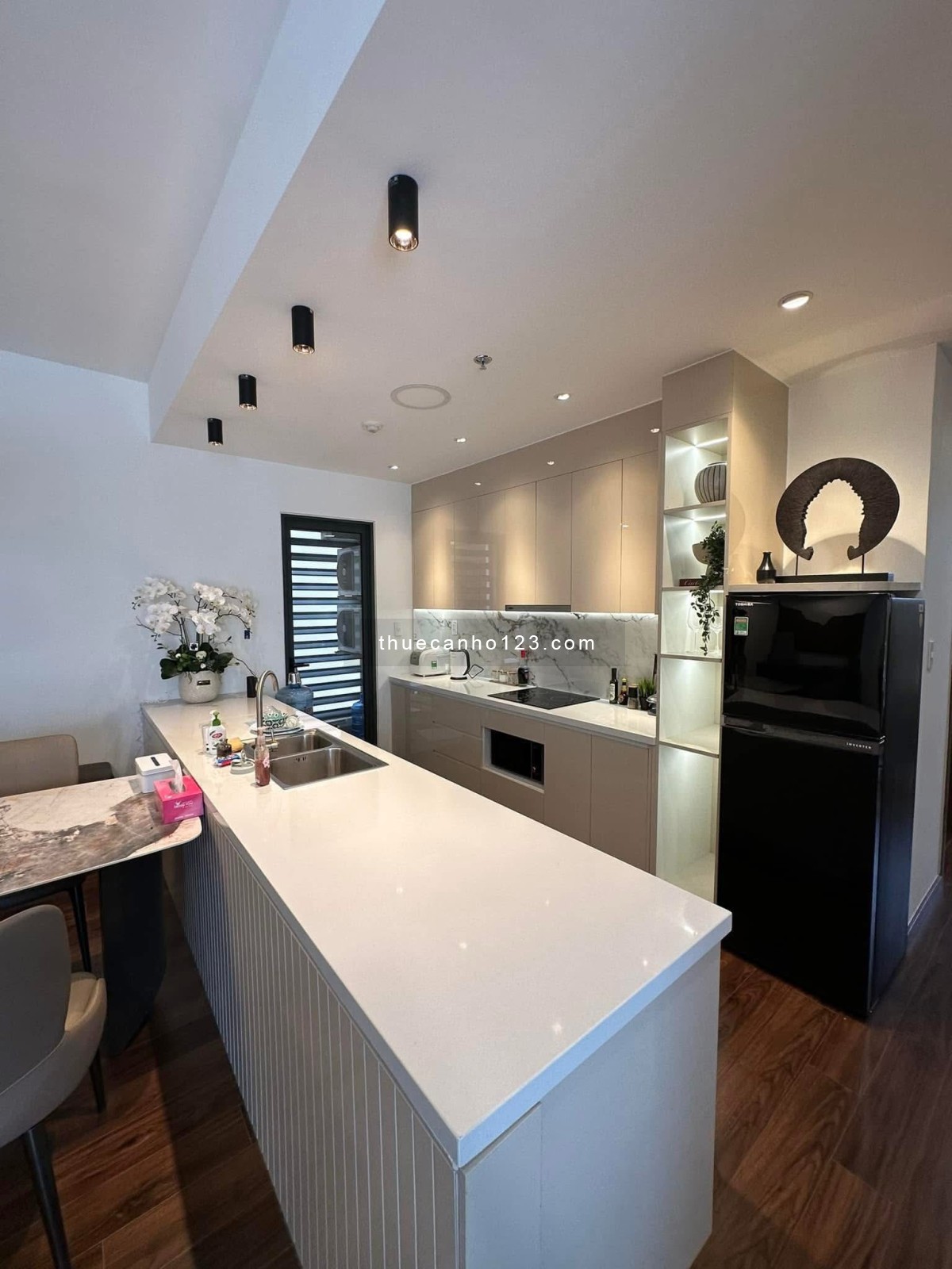 Thuê ngay căn 56m2 2pn 1wc full nt cao cấp chỉ 10tr - mặt tiền võ văn kiệt gần Q5, Q6, Q8