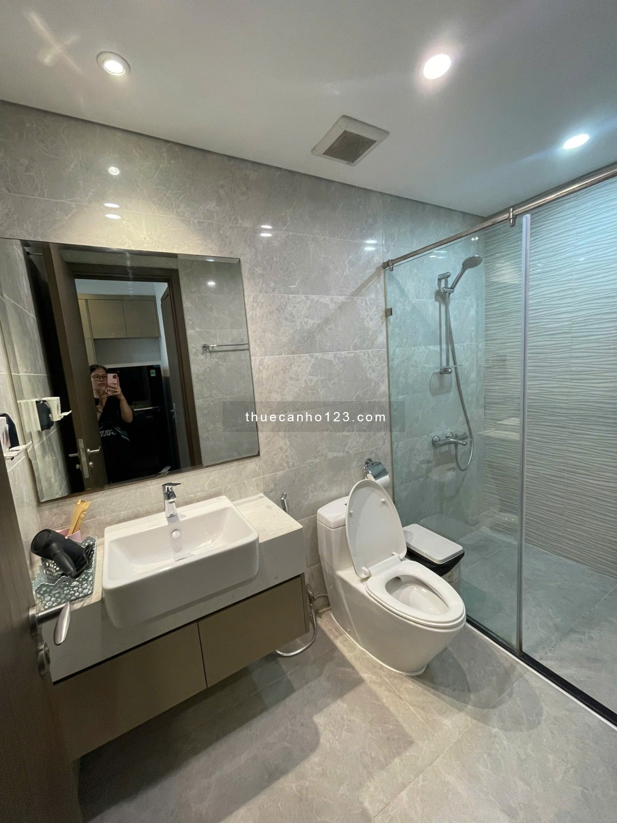 Chính chủ tôi cần cho thuê căn hộ tại west point 1-2PN giá từ 13tr đang trống. LH 0939842333