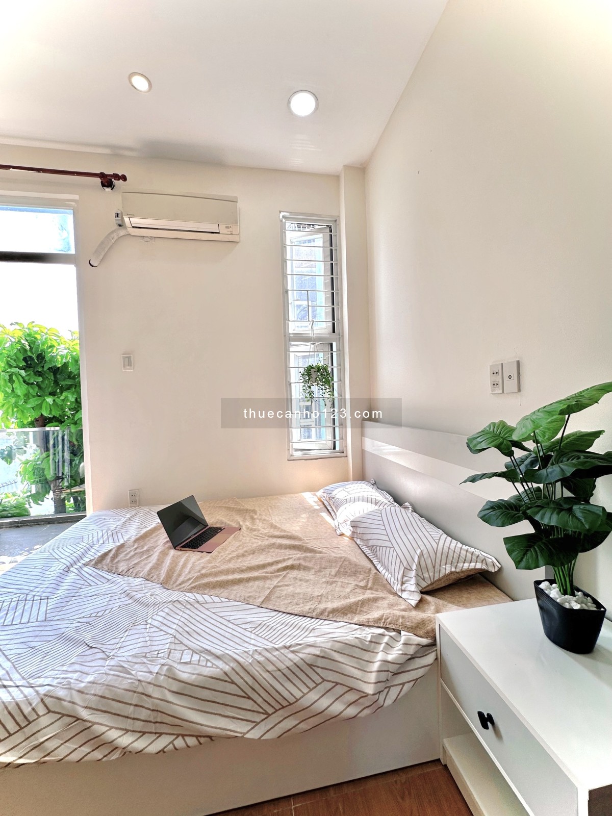 Căn Hộ Ban Công Full Nội Thất Siêu Xinh, Trống Sẵn