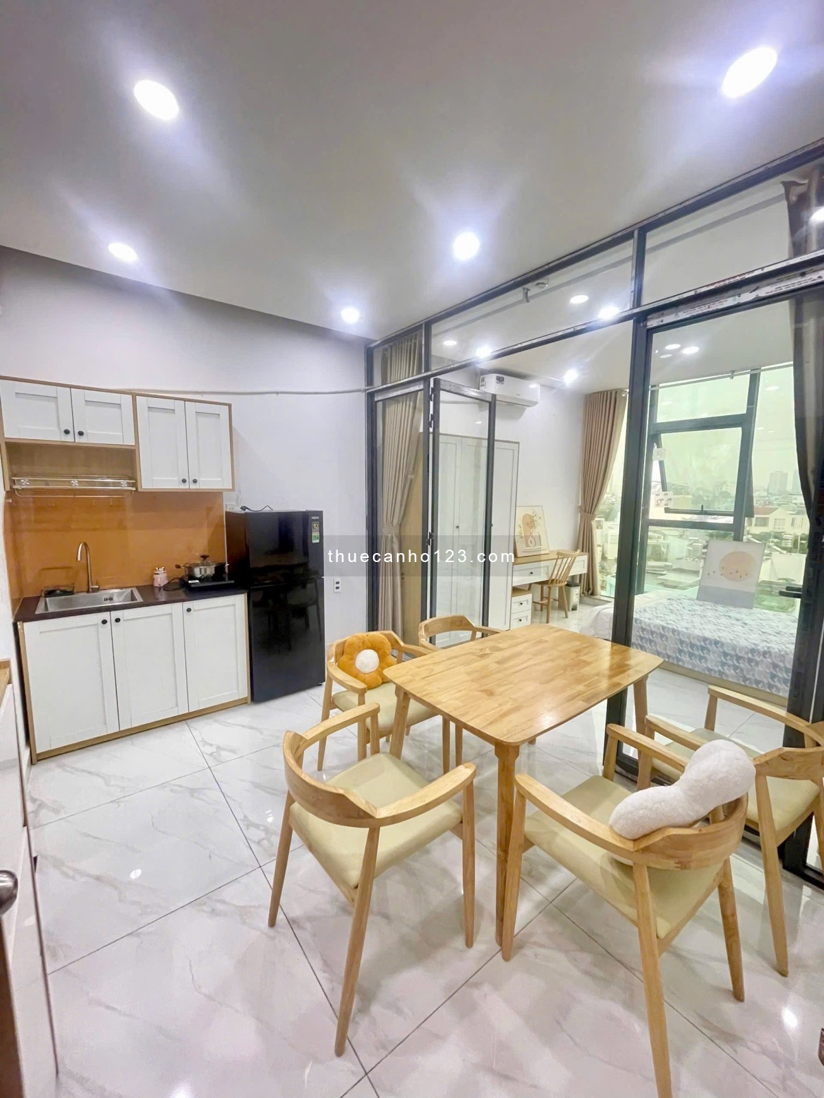 Căn Hộ 1PN Tách Bếp View Kính Có Thang Máy Gần Ngã Tư Bảy Hiền