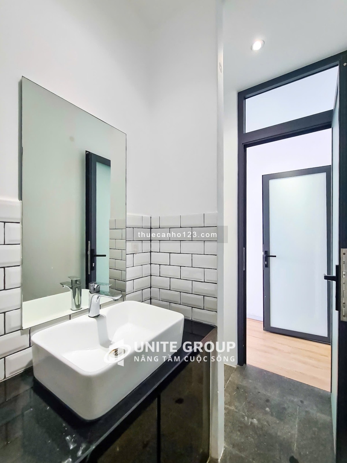 Căn hộ full nội thất có ban công ngay giữa trung tâm Tân Bình gần sân bay TSN