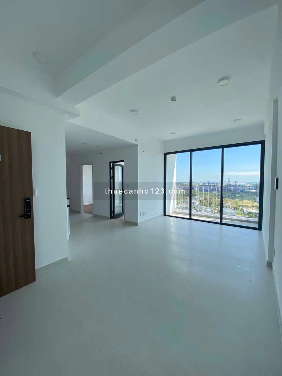 Chung cư Satra, Phan Đăng Lưu, PN: 3p ngủ, 140m2, ban công 21tr/th