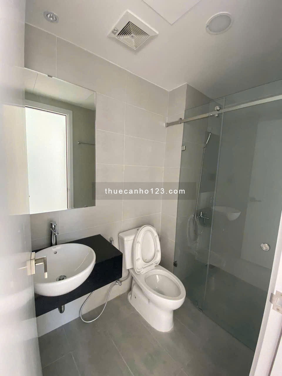 Chung cư Satra, Phan Đăng Lưu, PN: 3p ngủ, 140m2, ban công 21tr/th