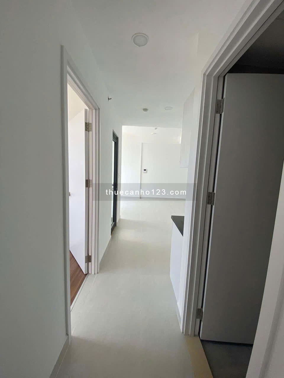 Chung cư Satra, Phan Đăng Lưu, PN: 3p ngủ, 140m2, ban công 21tr/th