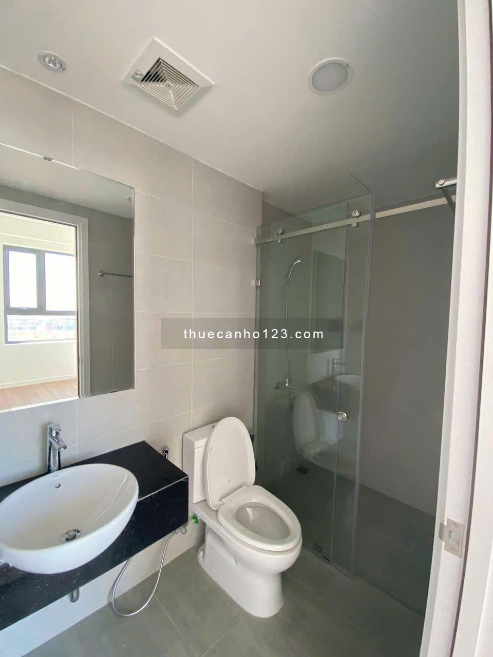 Chung cư Satra, Phan Đăng Lưu, PN: 3p ngủ, 140m2, ban công 21tr/th