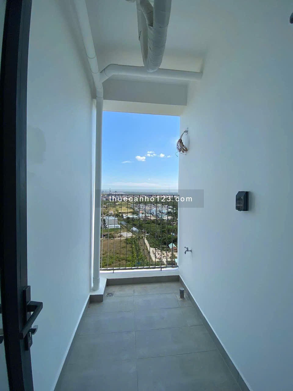 Chung cư Satra, Phan Đăng Lưu, PN: 3p ngủ, 140m2, ban công 21tr/th