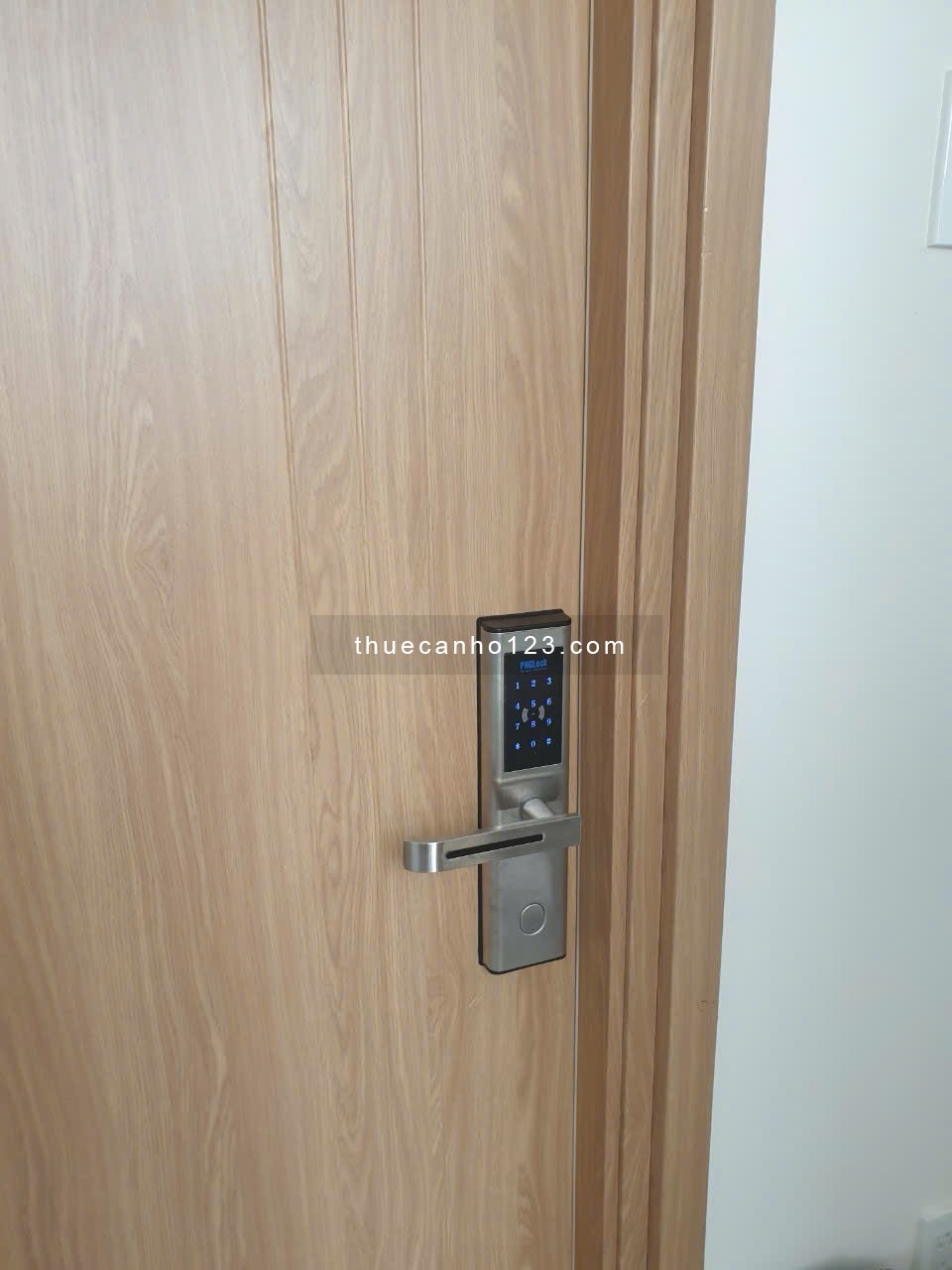 Căn hộ 1Pn ban công view bờ sông, full nội thất, khoá vân tay, gần Quận 1,3,PN,Hutech,Uef,Hồng Bàng