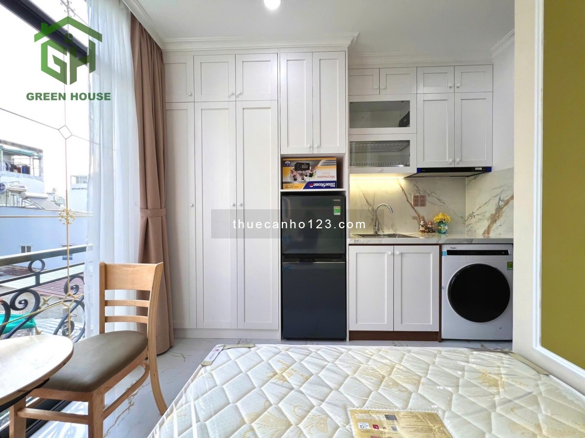 Studio 1Pn ban công, Full nội thất thiết kế thông minh, máy giặt riêng, gần Landmark, dễ đi lại Q1,3