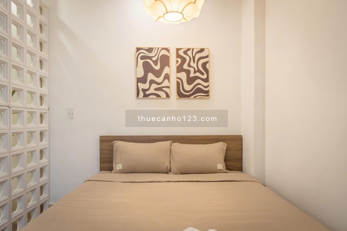 Studio dạng 1Pn cửa sổ view Landmark, Full nội thất, có máy chiếu, sofa, gần Hàng Xanh dễ đi Q1,2,3.