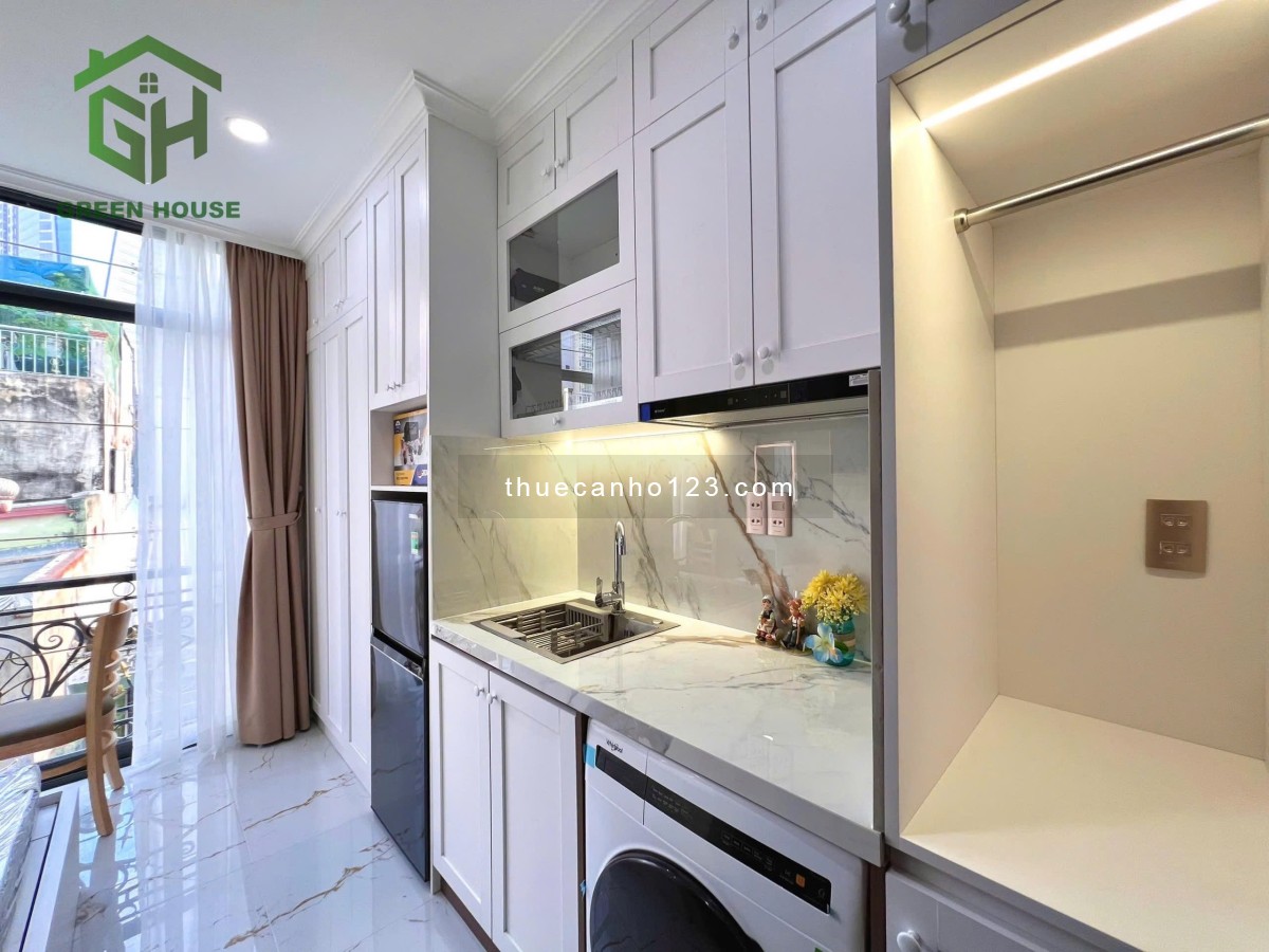 Studio 1Pn ban công, Full nội thất thiết kế thông minh, máy giặt riêng, gần Landmark, dễ đi lại Q1,3