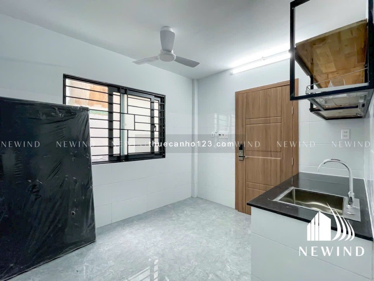 1PN LUXURY BAN CÔNG NGAY Q7 full nt ngay trung tâm Q7 full NT GẦN UFM, TDTU, RMIT, NTTU,UEH