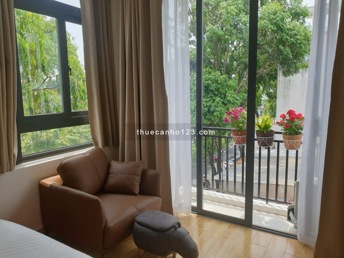 Căn hộ 1Pn ban công view bờ sông, full nội thất, khoá vân tay, gần Quận 1,3,PN,Hutech,Uef,Hồng Bàng