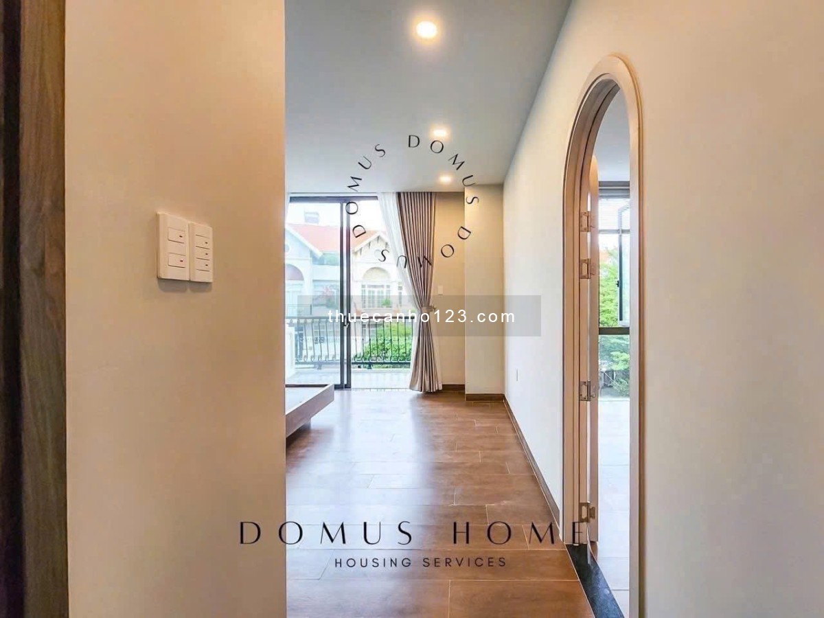 1PN LUXURY BAN CÔNG NGAY Q7 full nt ngay trung tâm Q7 full NT GẦN UFM, TDTU, RMIT, NTTU,UEH