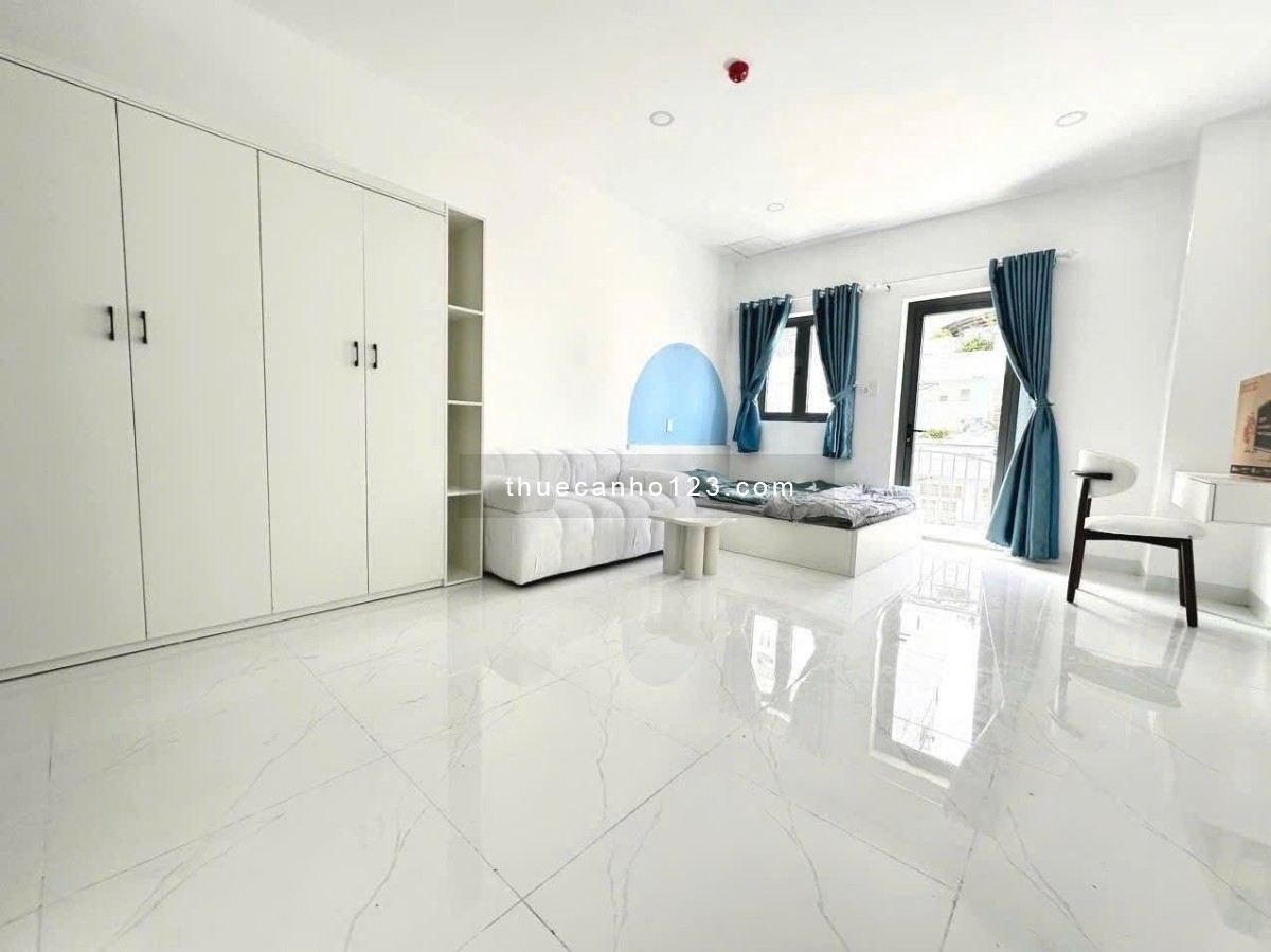 1PN LUXURY BAN CÔNG NGAY Q7 full nt ngay trung tâm Q7 full NT GẦN UFM, TDTU, RMIT, NTTU,UEH