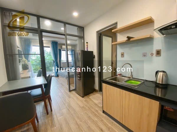 1PN LUXURY BAN CÔNG NGAY Q7 full nt ngay trung tâm Q7 full NT GẦN UFM, TDTU, RMIT, NTTU,UEH