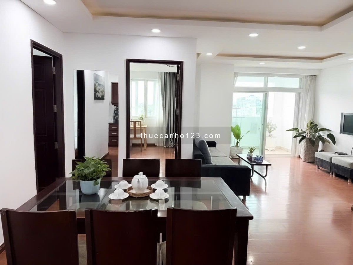 Cho thuê chung cư 2 phòng ngủ 2WC, ban công thoáng siêu bự, view sông cực đẹp, ngay cầu Ba Son Q1