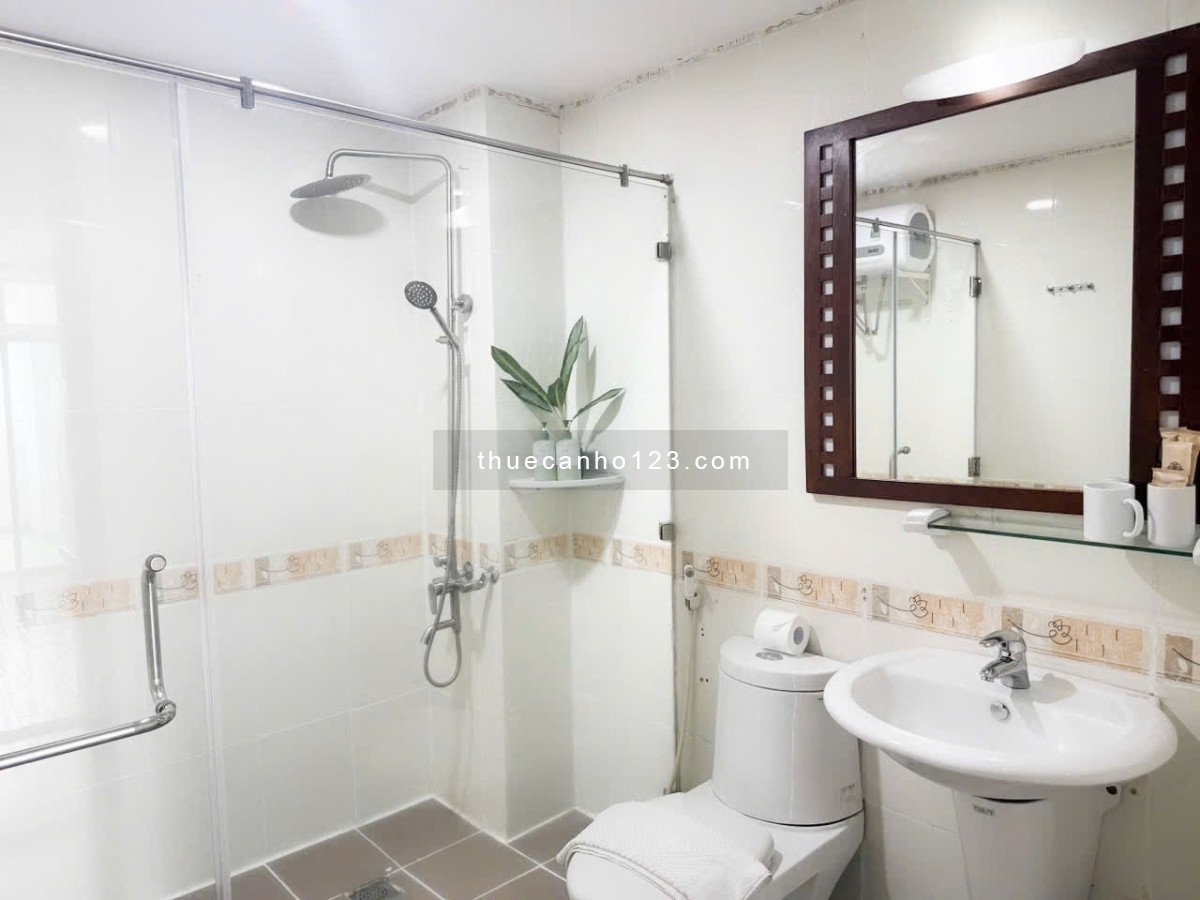 Cho thuê chung cư 2 phòng ngủ 2WC, ban công thoáng siêu bự, view sông cực đẹp, ngay cầu Ba Son Q1