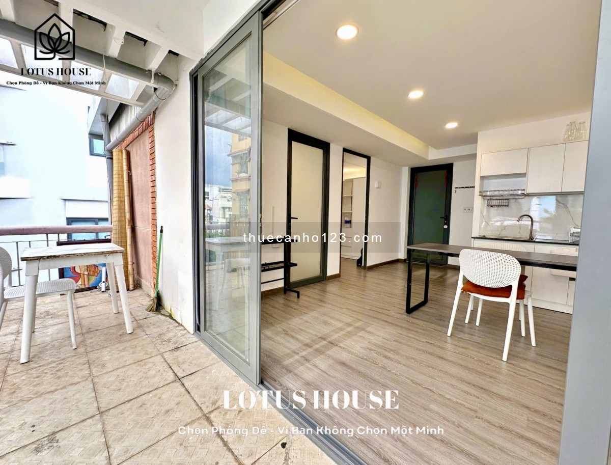 Cho thuê căn hộ 2 phòng ngủ, có ban công siêu lớn ngay Hoàng Văn Thụ, an ninh