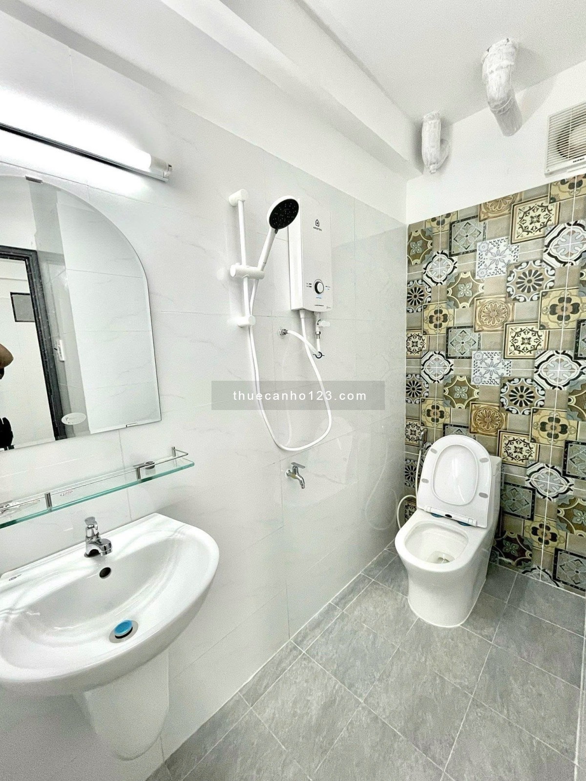 Dạng Duplex 1Pn ban công thoáng, Full nội thất, máy giặt riêng, bàn ăn, hầm xe, thang máy, vân tay