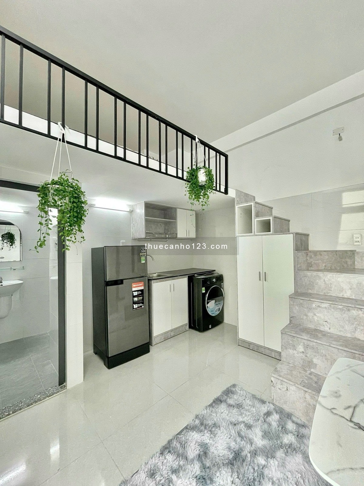 Dạng Duplex 1Pn ban công thoáng, Full nội thất, máy giặt riêng, bàn ăn, hầm xe, thang máy, vân tay