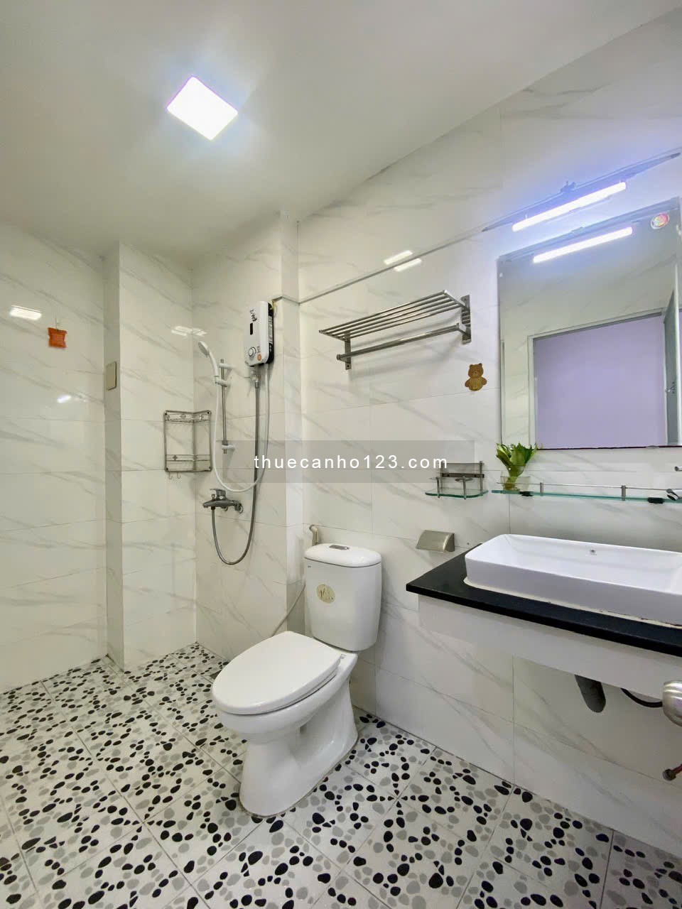 Căn hộ full nội thất rộng 55m2 ngay giữa trung tâm Tân Bình