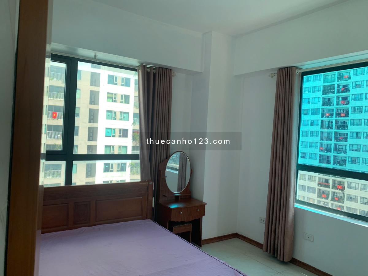 Chính chủ cho thuê chung cư 3 ngủ full sáng full nội thất tầng trung