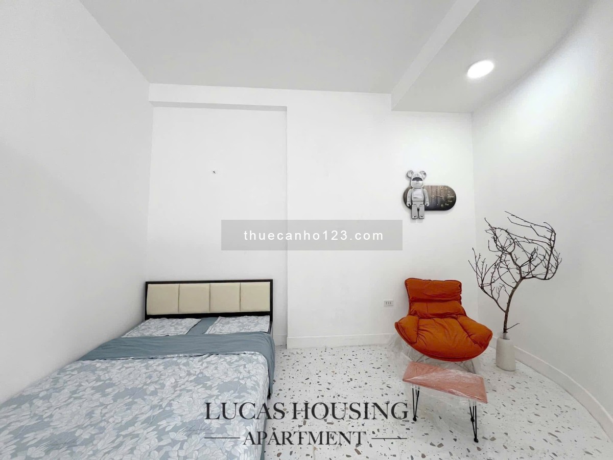 Studio 1Pn ban công tách bếp, full nội thất sofa, máy giặt riêng, không gian thoáng, gần Landmark,Q1