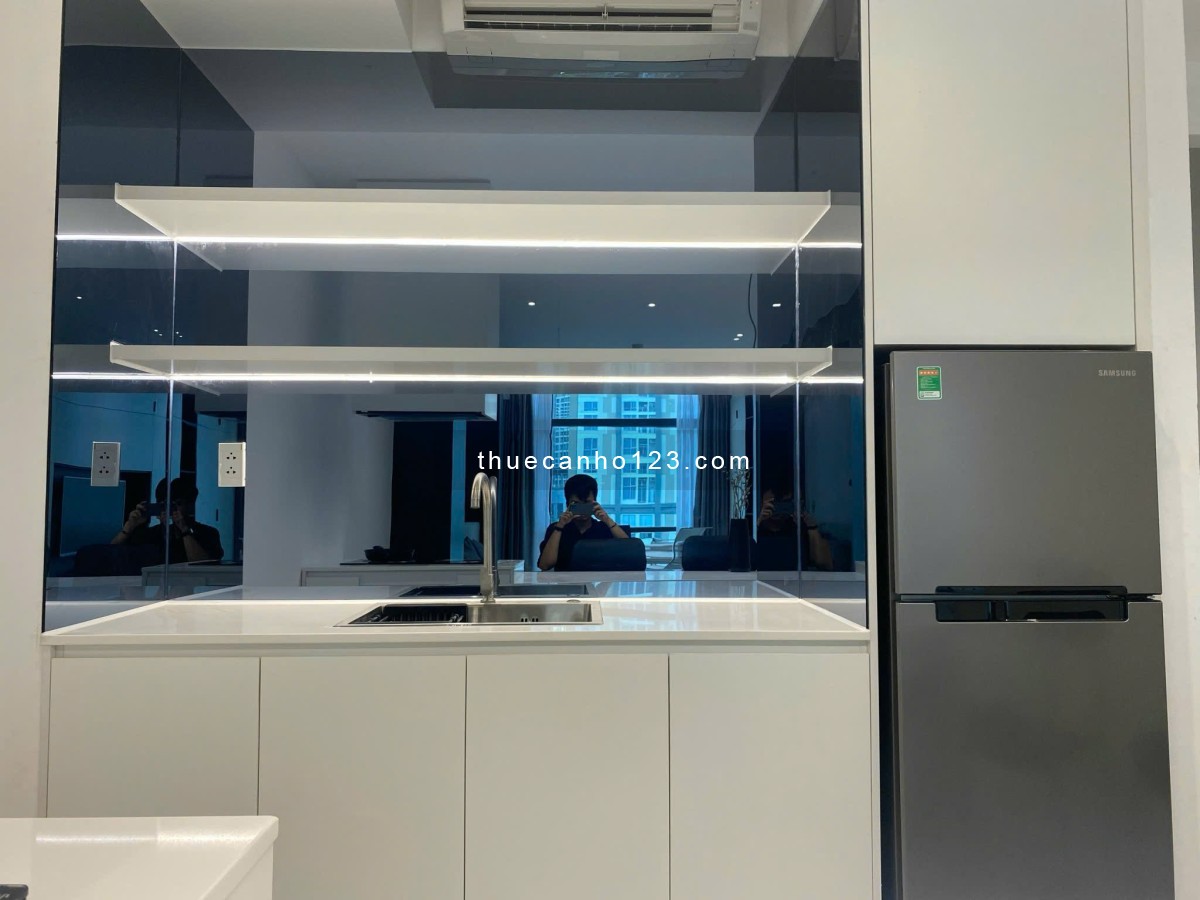 Căn Hộ cao cấp 1Pn cửa sổ kính view Landmark, bếp hút mùi, tone trắng, đủ nội thất cao cấp, máy giặt